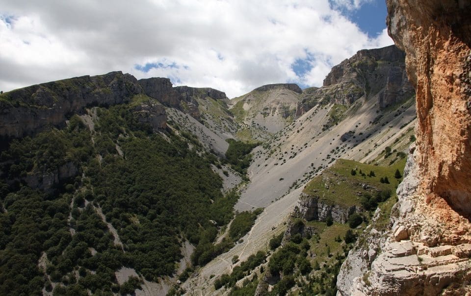 caves-of-cavallone-2791397_1280